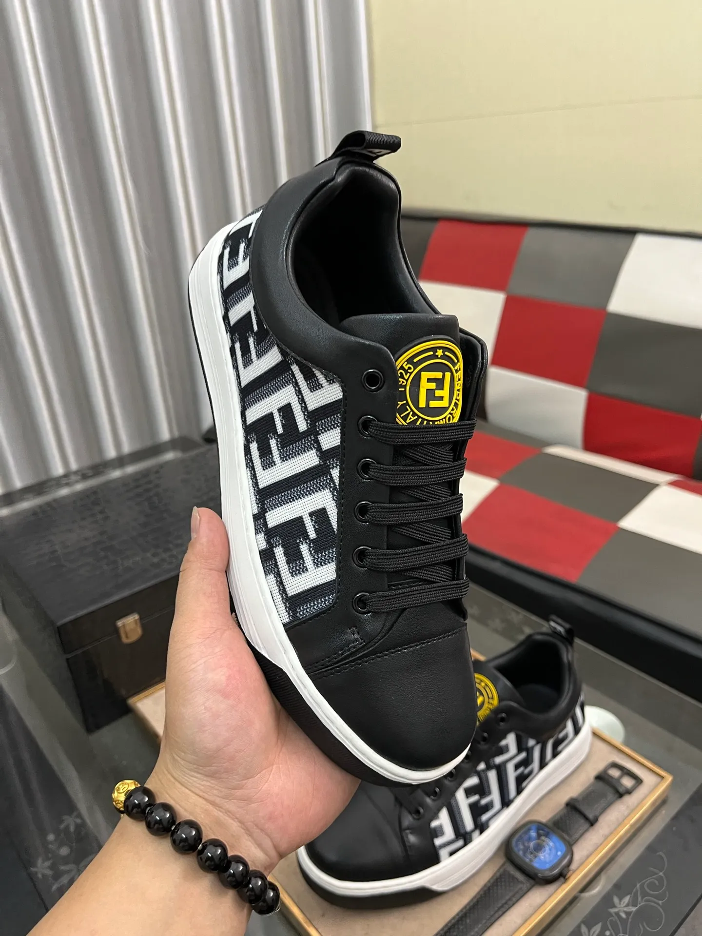 Men's Men's Shoes💰420⌚️⌚️[Fendi] Fendi's latest casual shoes for men! Available at counters simultaneously! Made entirely of imported top-grain calfskin, the interior is made of top-grain water-dyed cowhide, and the original factory-supplied rubber outsole. Leading new fashion concepts. Matching code: 38-442️⃣Colors available